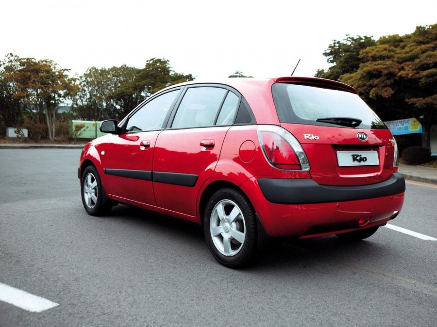  Kia Rio Hatchback 2005 года  (фото 17 из 39)